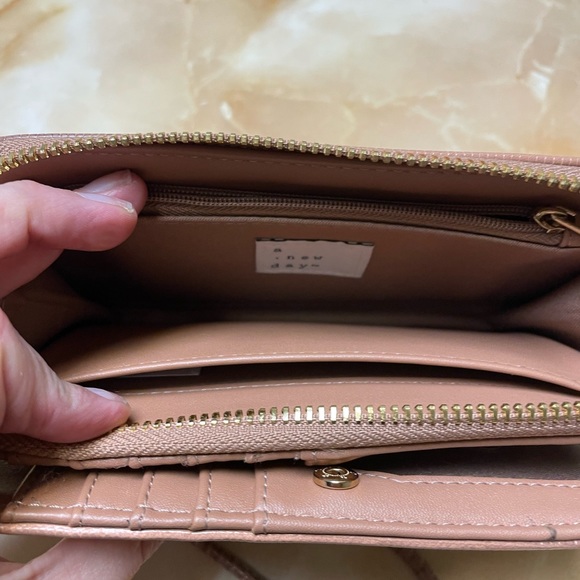 A new day wristlet wallet - Picture 3 of 3